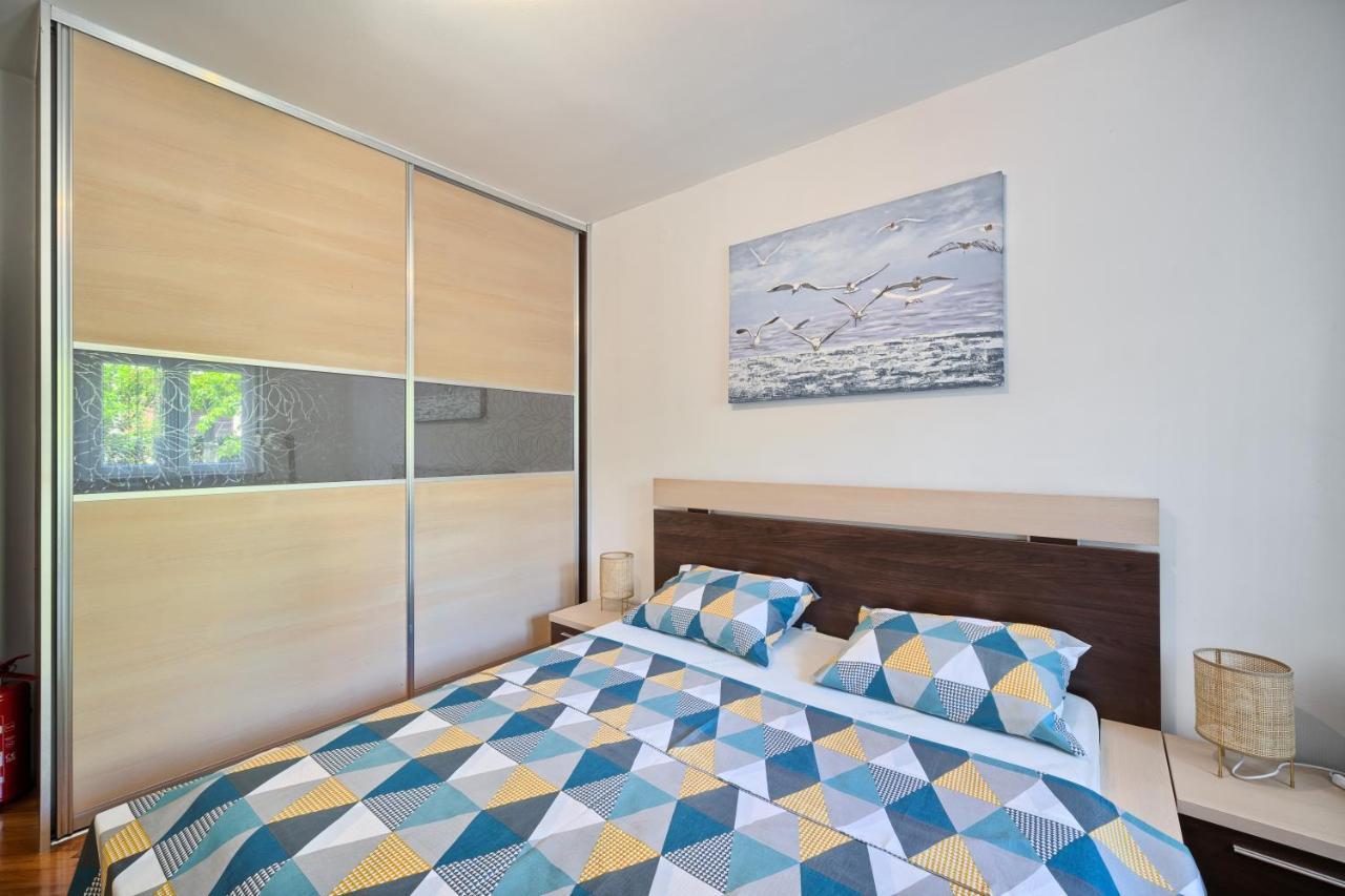 Apartments Mestrovic With Heated Swiming Pool- Near Split Kaštela Exterior foto