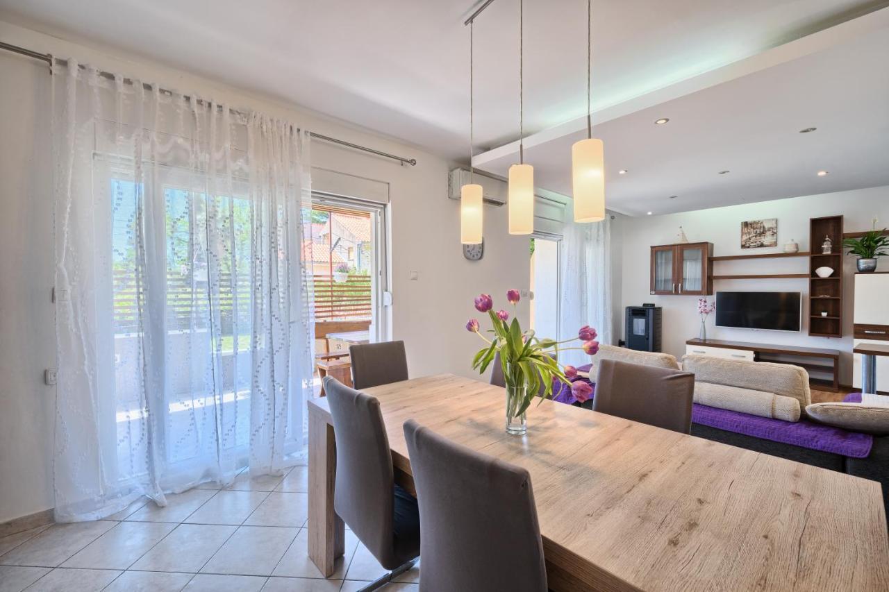 Apartments Mestrovic With Heated Swiming Pool- Near Split Kaštela Exterior foto
