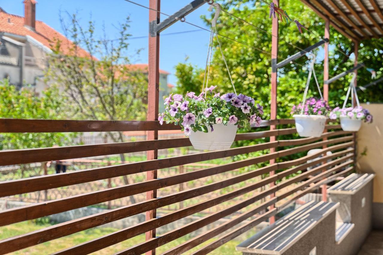 Apartments Mestrovic With Heated Swiming Pool- Near Split Kaštela Exterior foto