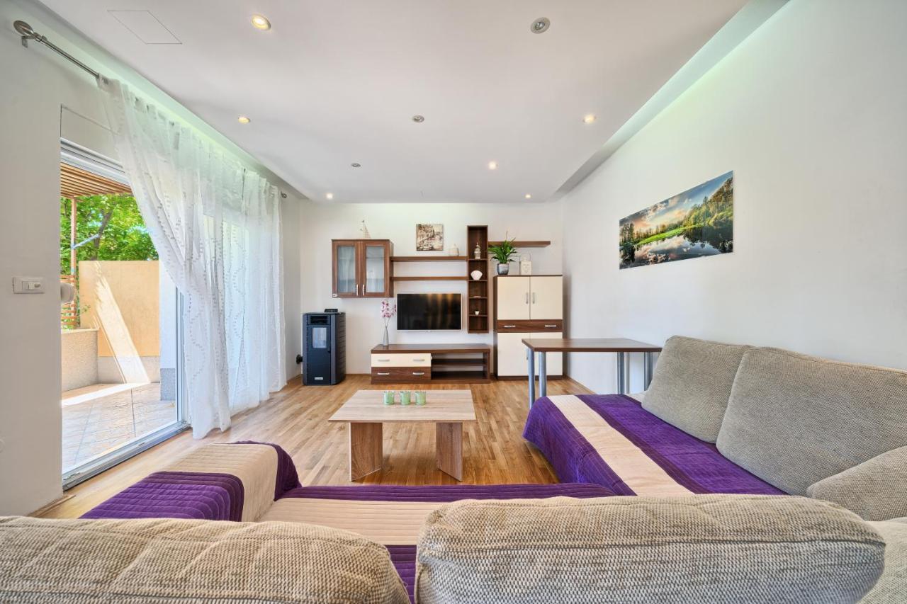 Apartments Mestrovic With Heated Swiming Pool- Near Split Kaštela Exterior foto
