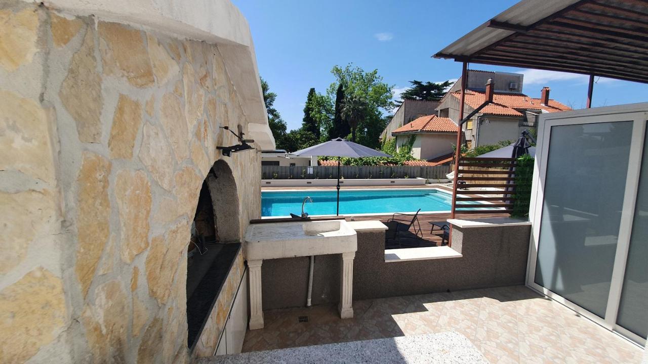 Apartments Mestrovic With Heated Swiming Pool- Near Split Kaštela Exterior foto