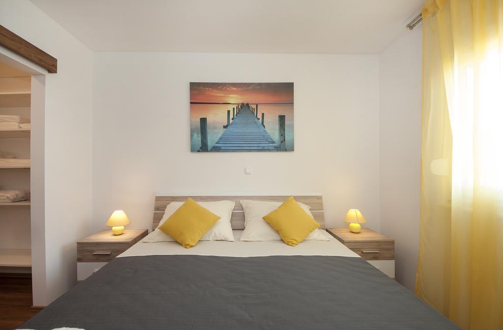 Apartments Mestrovic With Heated Swiming Pool- Near Split Kaštela Exterior foto