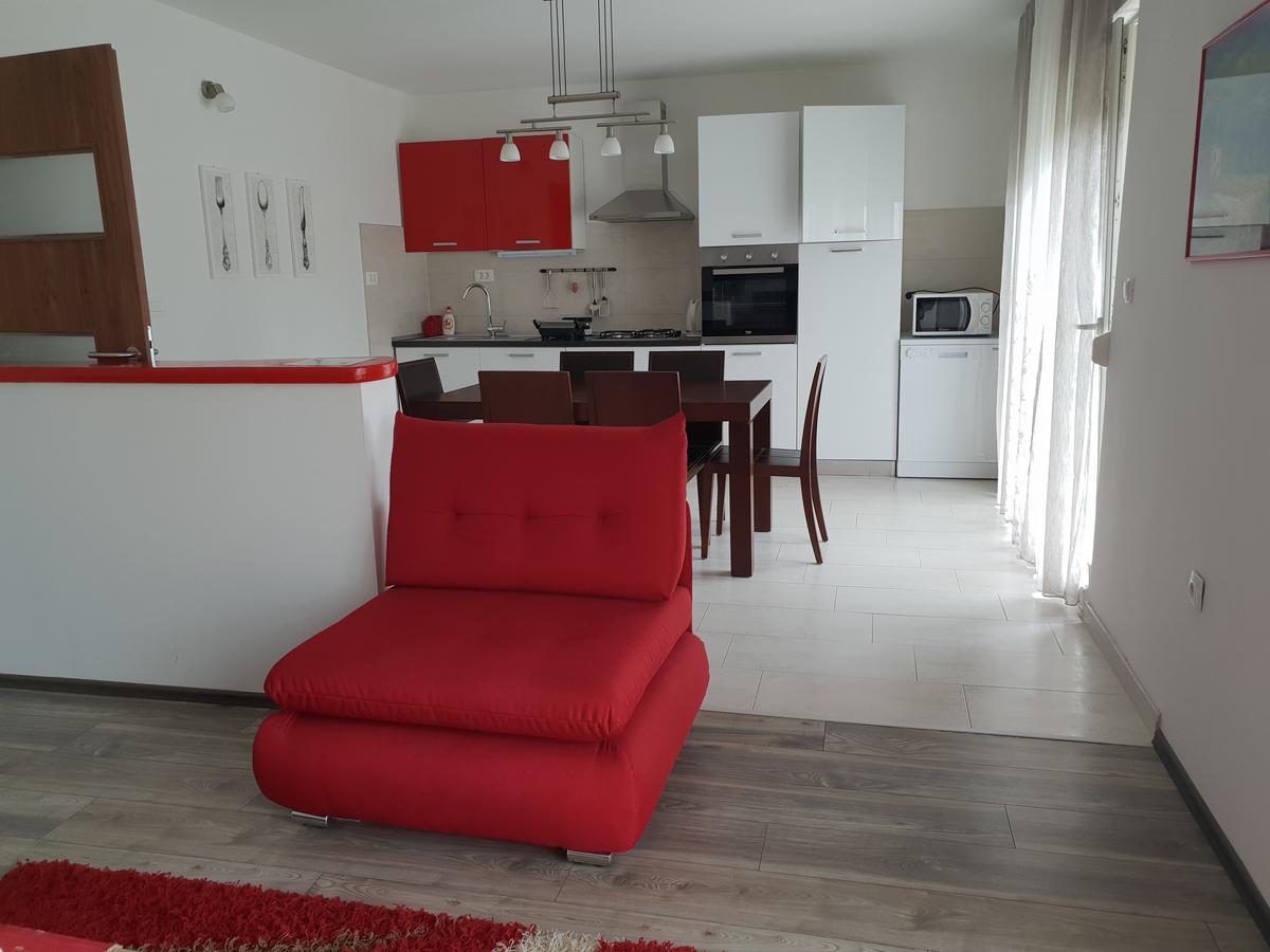 Apartments Mestrovic With Heated Swiming Pool- Near Split Kaštela Exterior foto