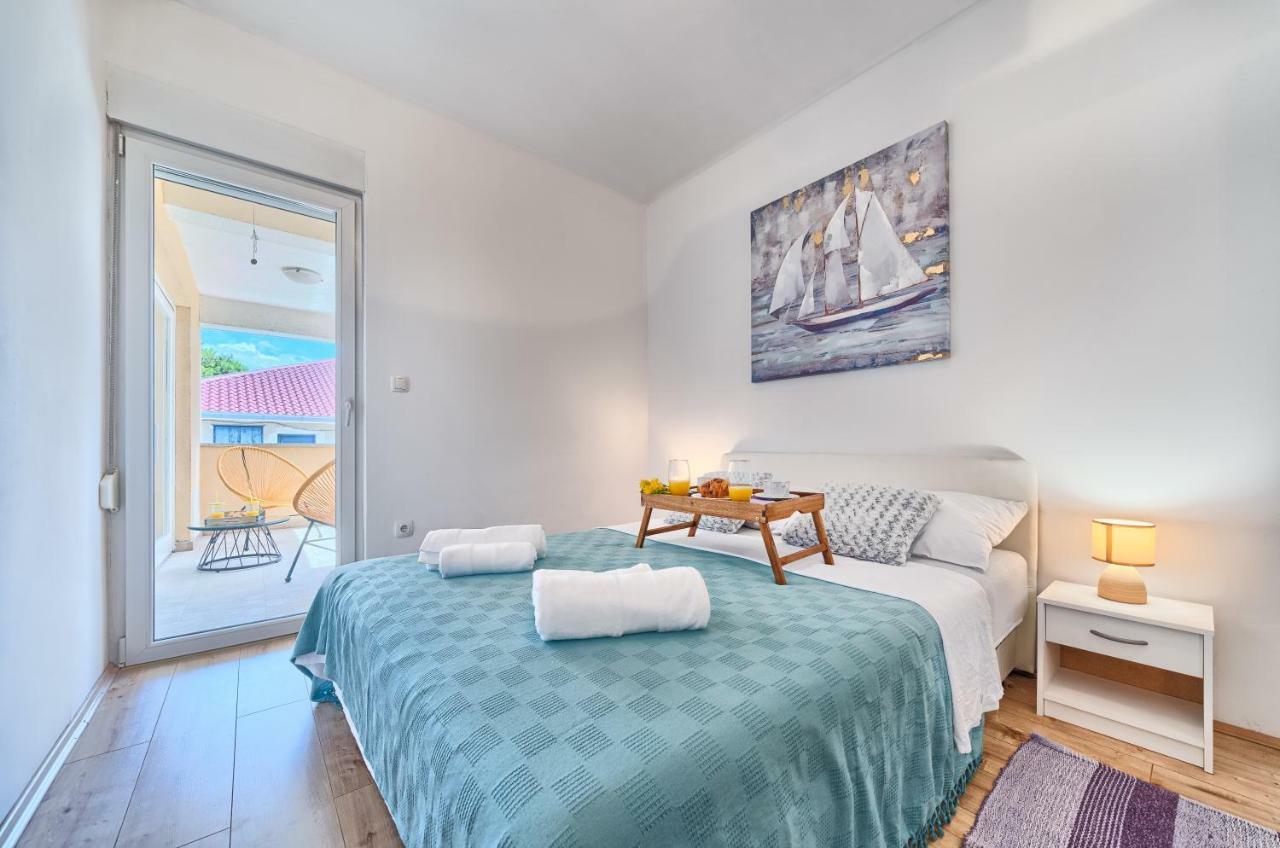 Apartments Mestrovic With Heated Swiming Pool- Near Split Kaštela Exterior foto