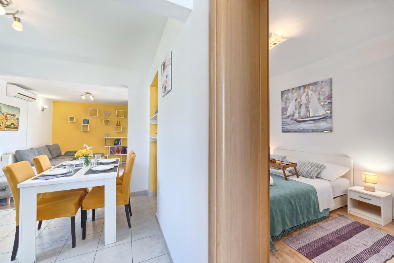 Apartments Mestrovic With Heated Swiming Pool- Near Split Kaštela Exterior foto