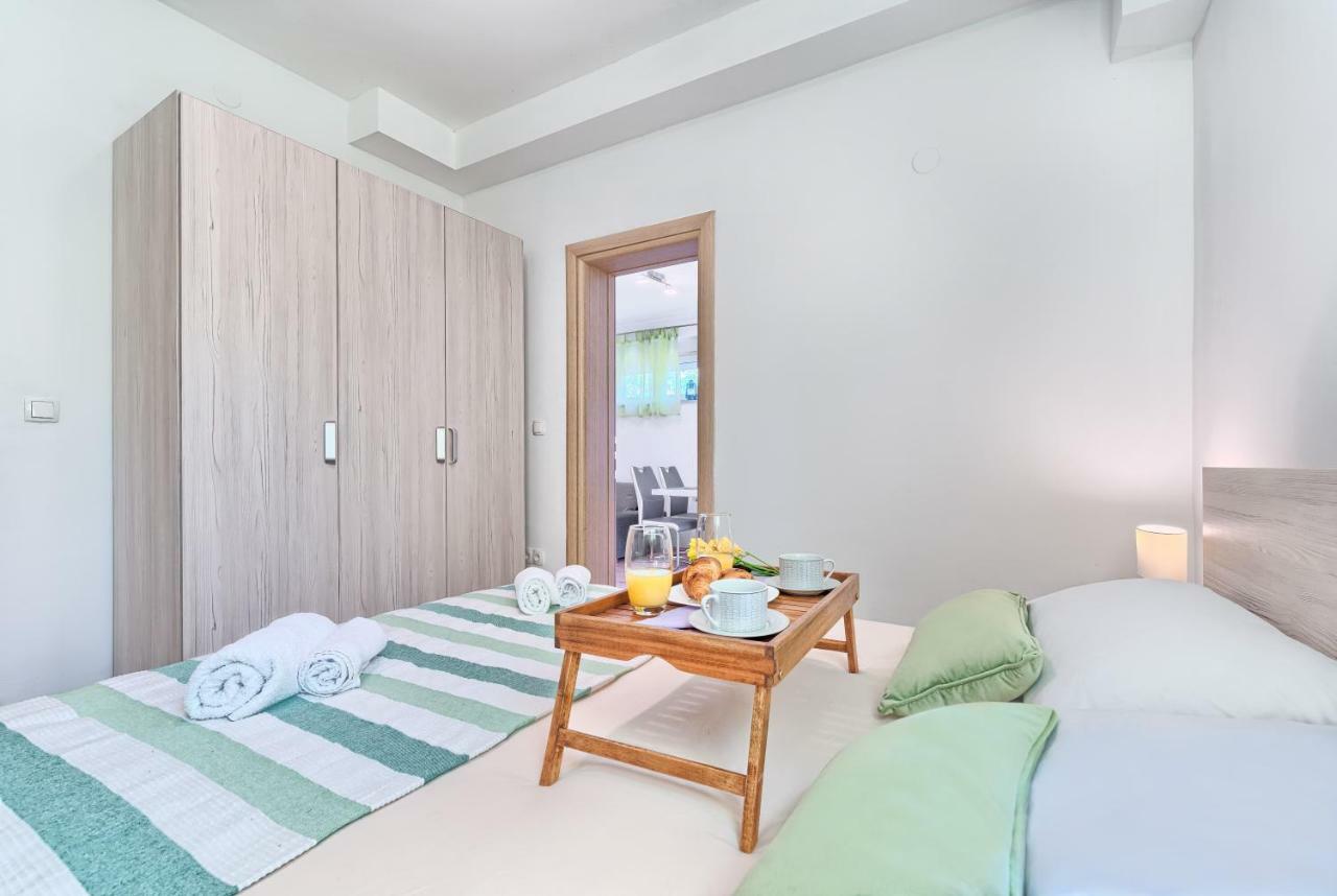 Apartments Mestrovic With Heated Swiming Pool- Near Split Kaštela Exterior foto