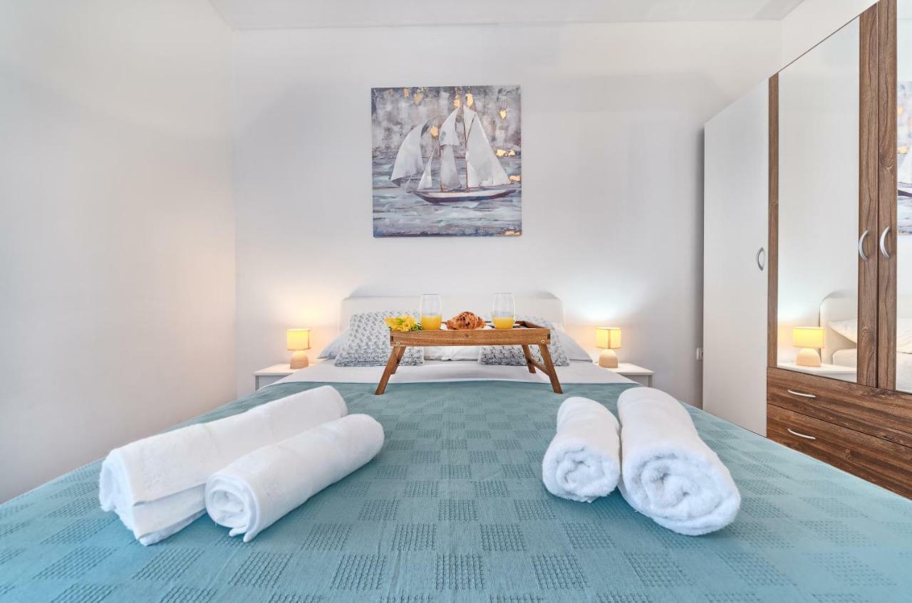 Apartments Mestrovic With Heated Swiming Pool- Near Split Kaštela Exterior foto